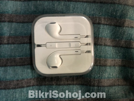 Apple earphone and dongle